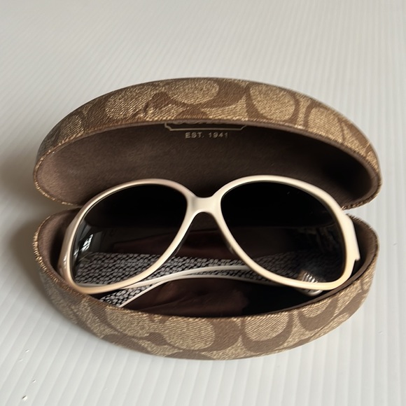Coach Women Sunglass Mimi In Near New Condition. - Picture 5 of 6